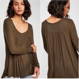{Free People} 𖤓 Green Love Valley Tunic Flowy T-shirt top. ✨
